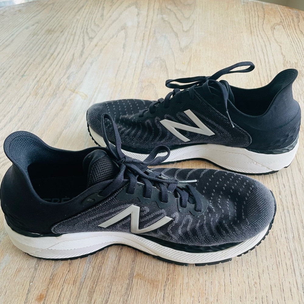 NEW BALANCE FRESH FOAM X 860 V11 Women’s Running Shoes - Sz 9 - Like NEW